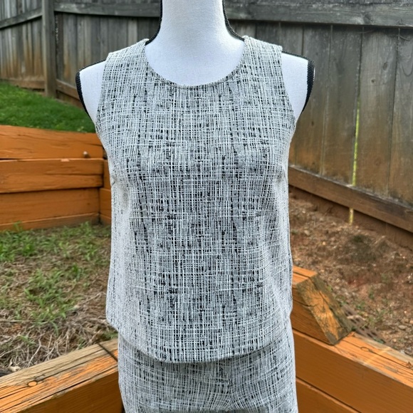 Amanda+Chelsea 2PC Sleeveless Shell Size XSP & Slim Low Rise Ankle Pant Sz 2P - Picture 3 of 16